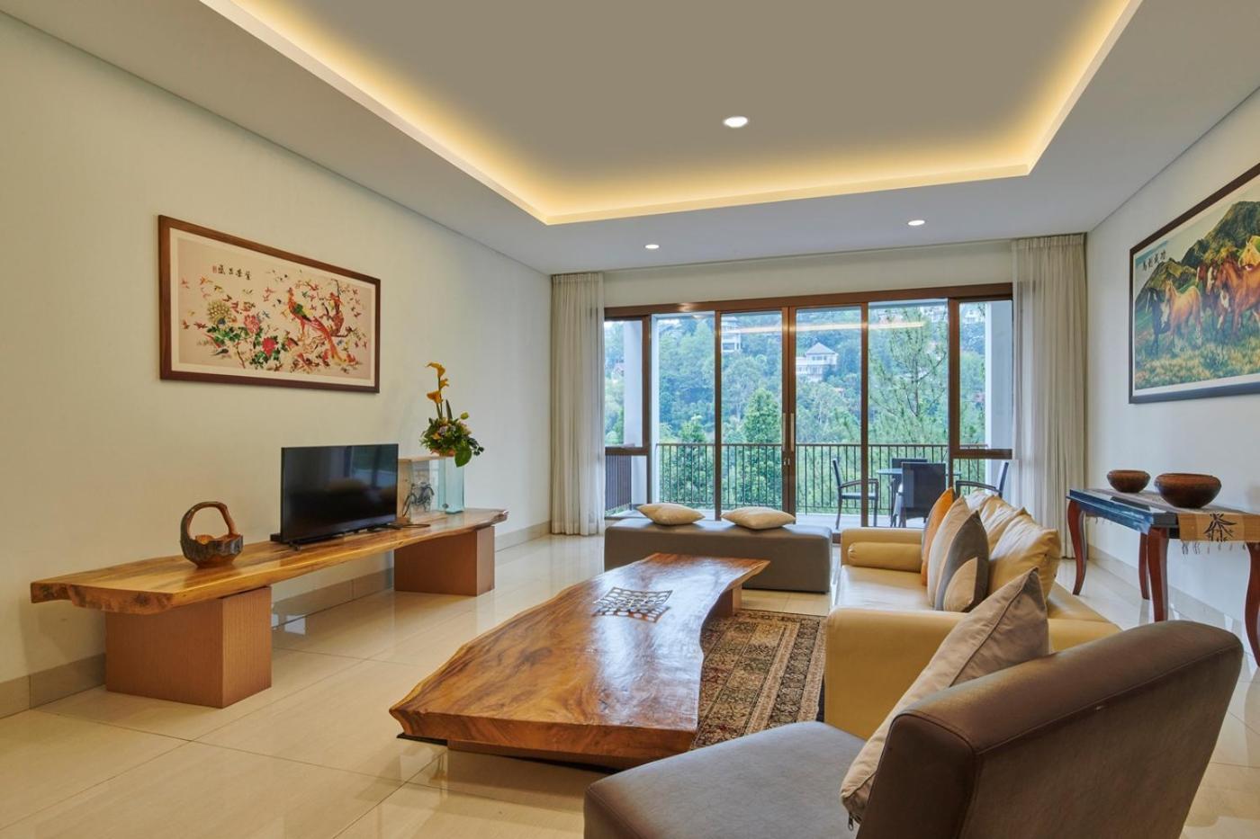 Villa Narwastu Hill View 6 Bedrooms With A Private Swimming Pool Bandung