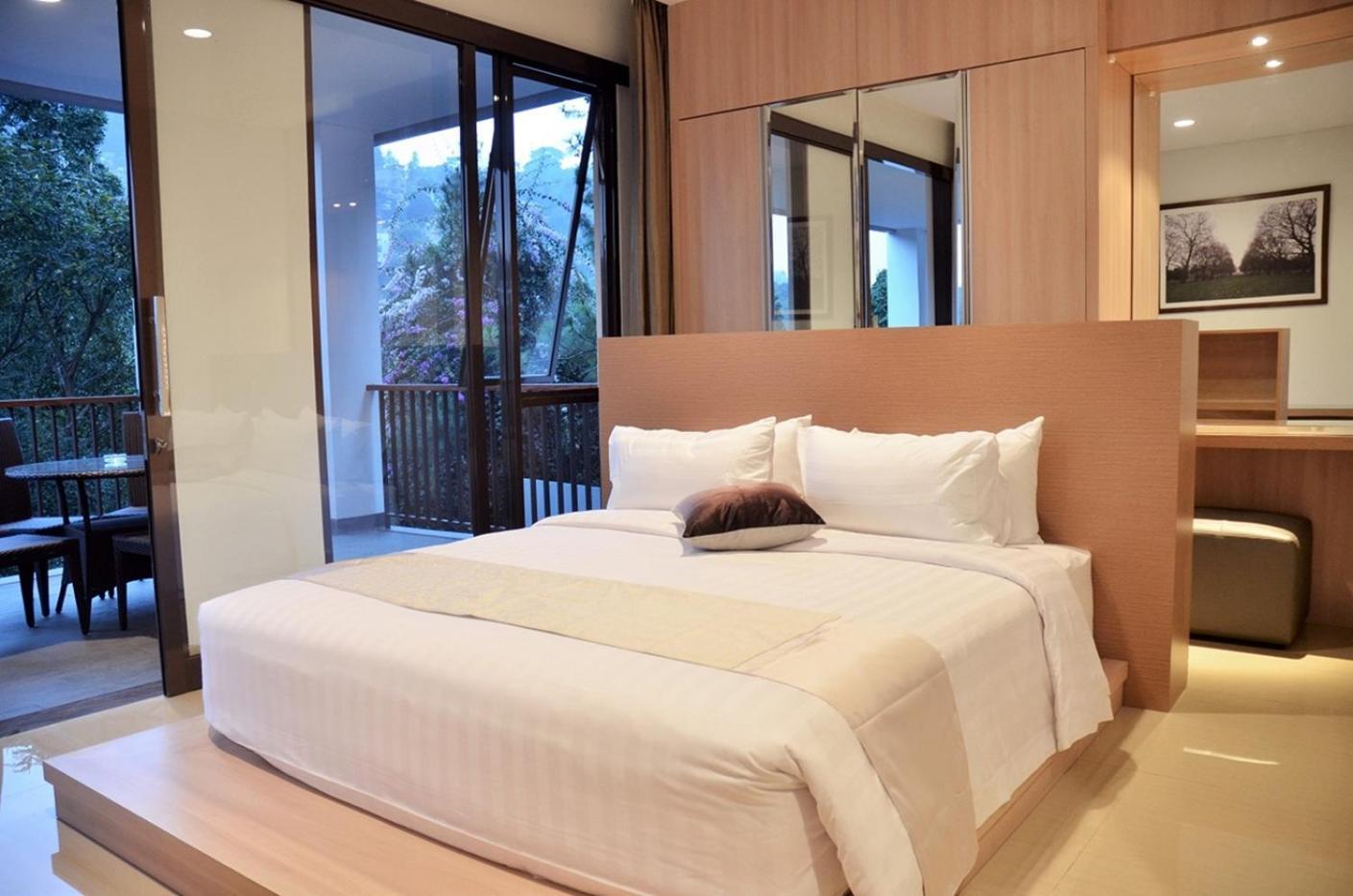 Narwastu Hill View 6 Bedrooms With A Private Swimming Pool Bandung