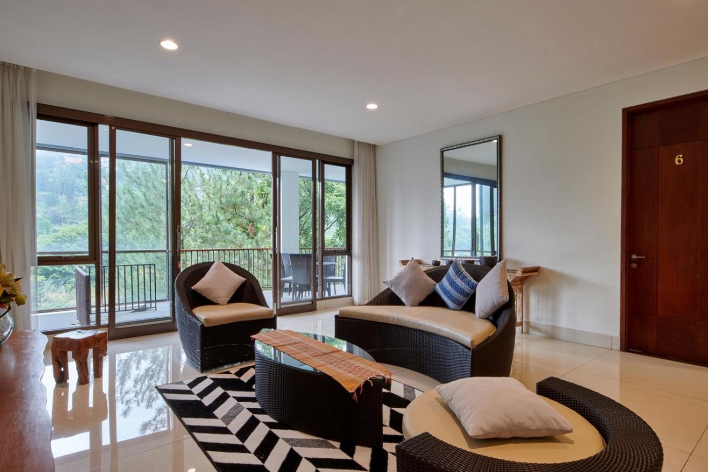 Narwastu Hill View 6 Bedrooms With A Private Swimming Pool * Bandung