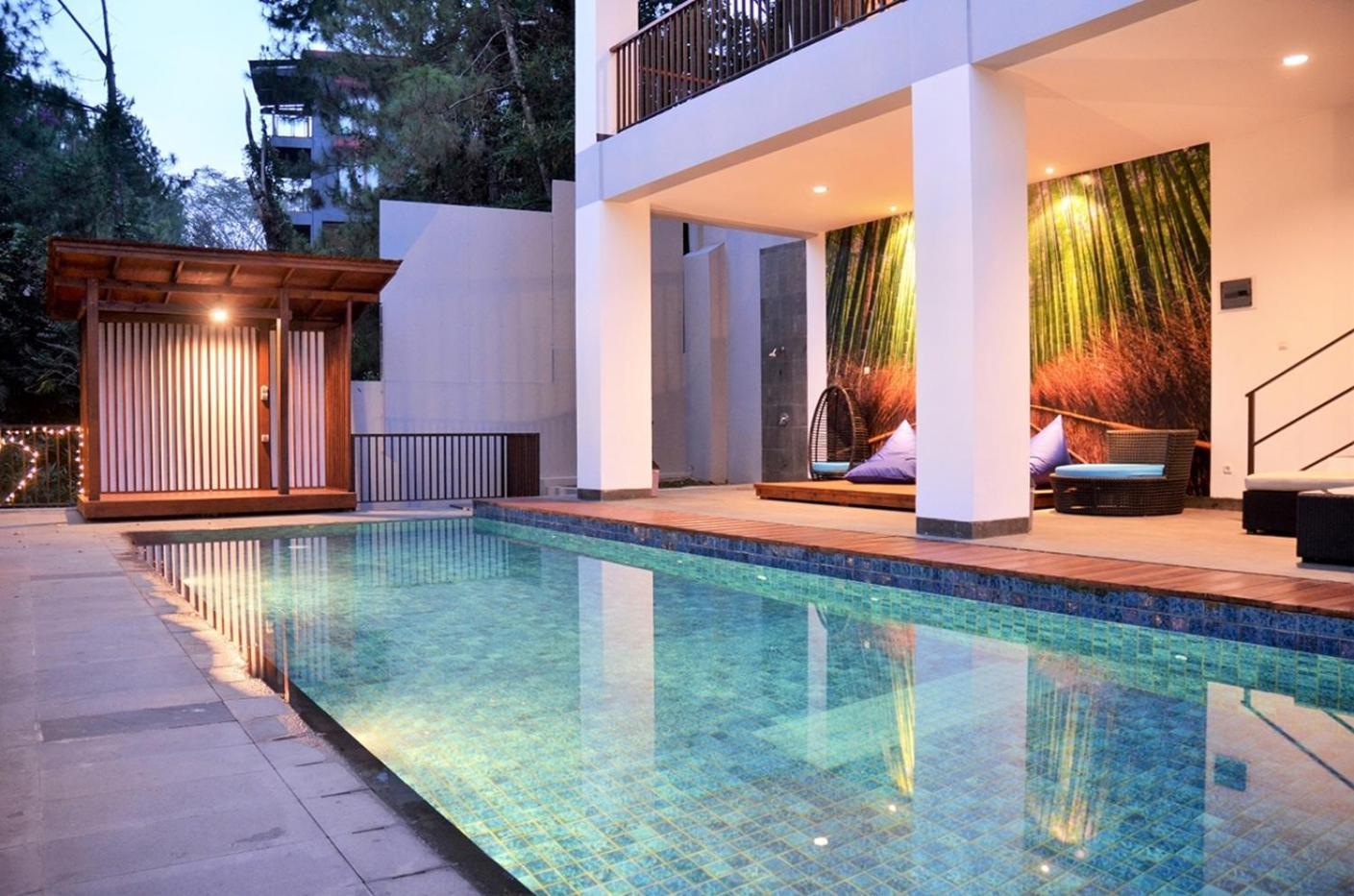 Narwastu Hill View 6 Bedrooms With A Private Swimming Pool * Bandung